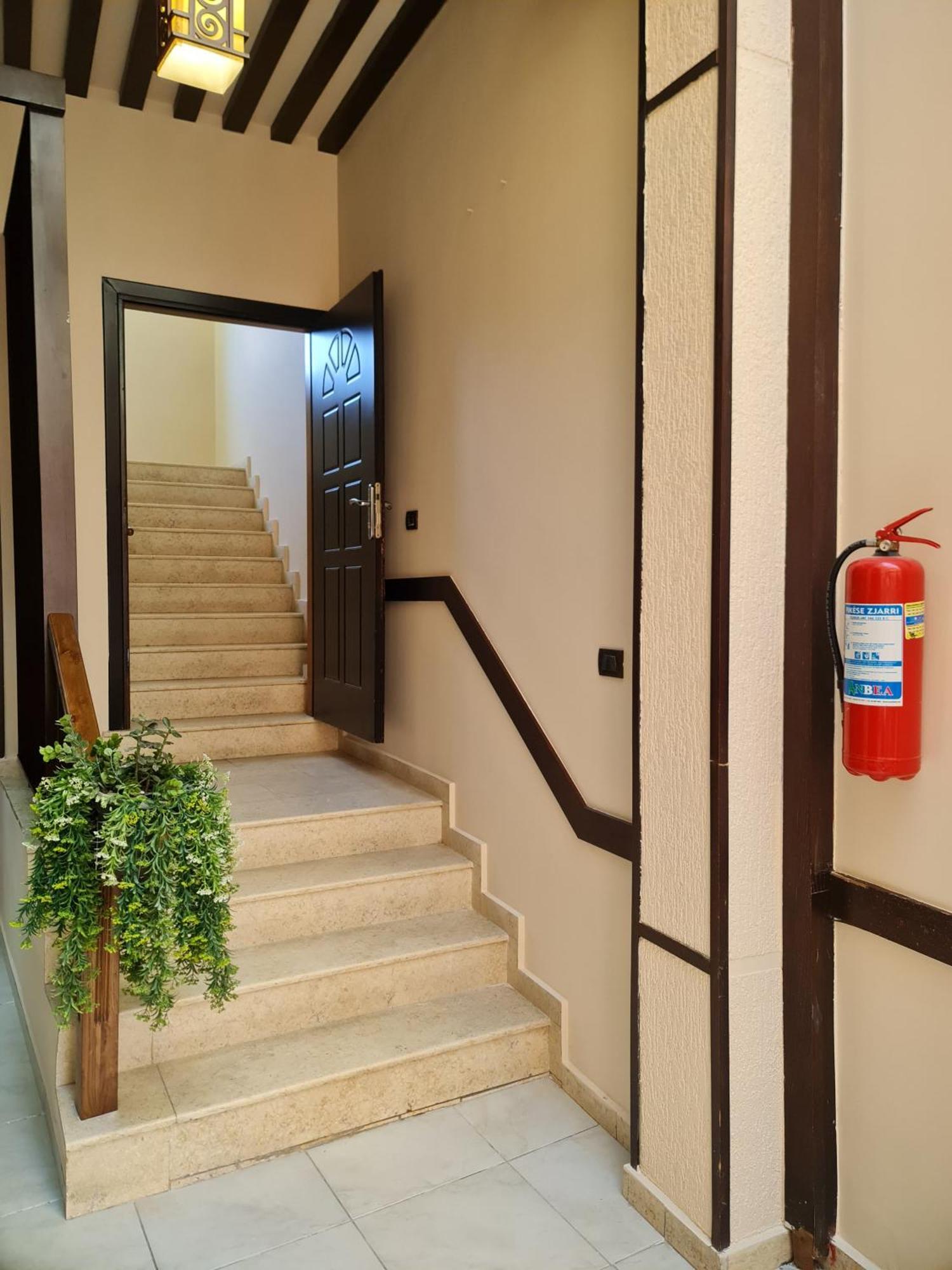 Hotel La Villa Τίρανα Εξωτερικό φωτογραφία