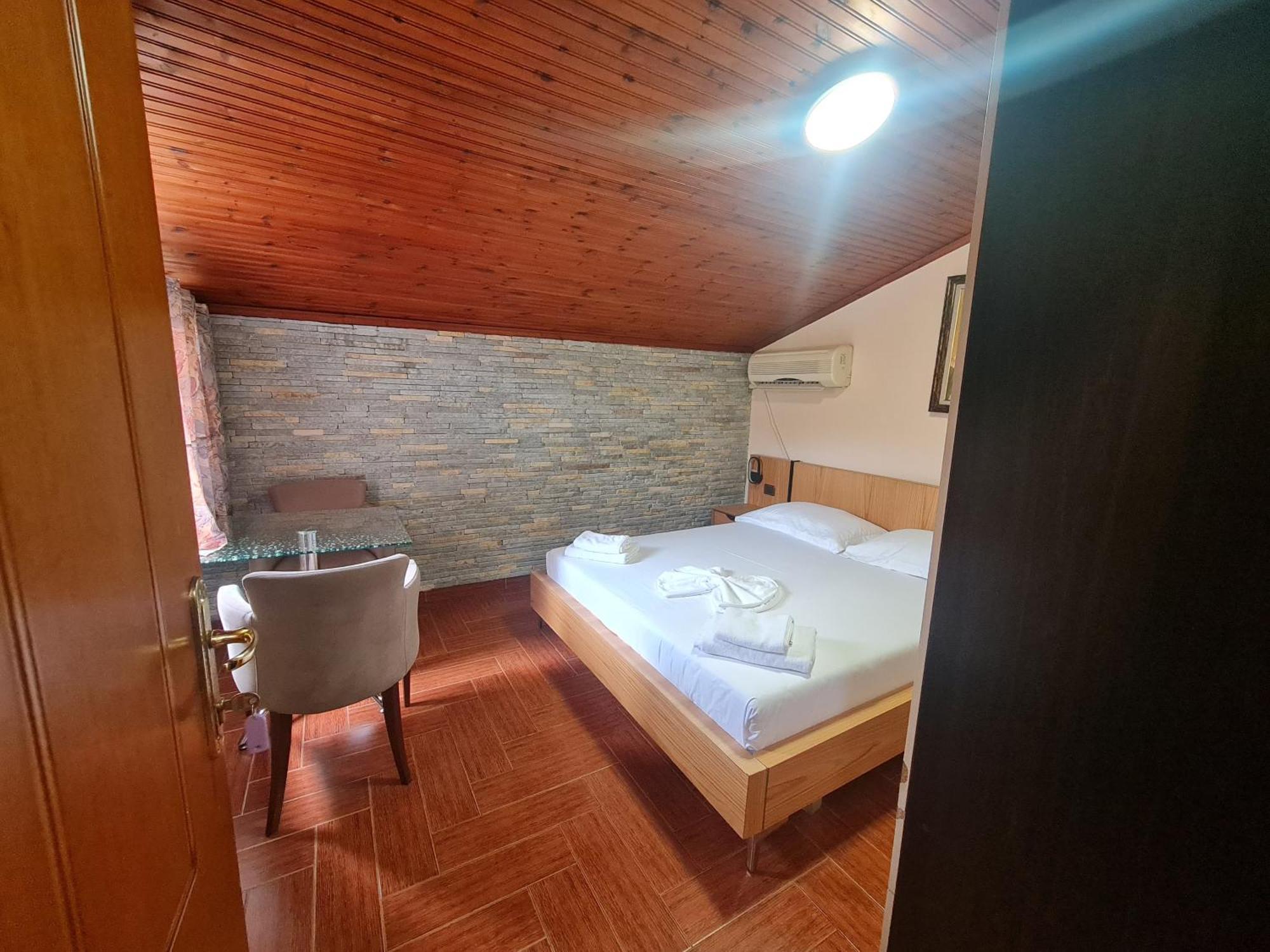Hotel La Villa Τίρανα Εξωτερικό φωτογραφία